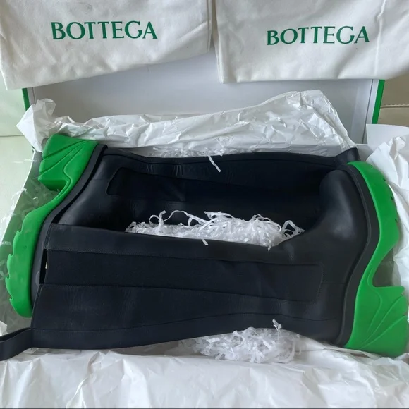 Bottega boots Good condition comes with receipt no box I ordered Bottega Veneta shoes size 40 and store shipped me  main image 2